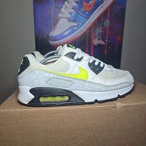 Nike Air Max 90 Reflective Logo White Volt Yellow Black Gray Lace-Up Sneakers 12